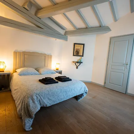 Chez La Fille De L Eclusier *